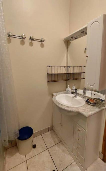 Apartment Le Calme Au Centre-ville Dans Cour Interieure, Avec Place De Parking Privee *