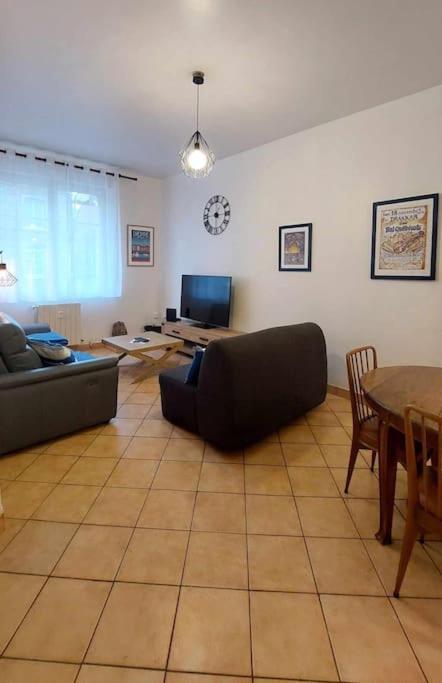 Apartment Le Calme Au Centre-ville Dans Cour Interieure, Avec Place De Parking Privee Dieppe