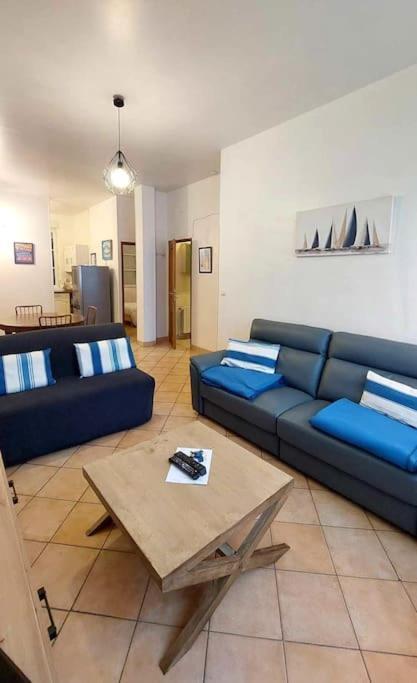 Apartment Le Calme Au Centre-ville Dans Cour Interieure, Avec Place De Parking Privee Dieppe